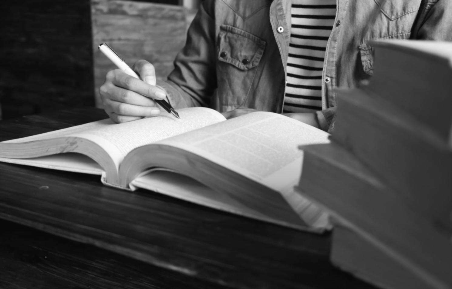 Ambiente de aprendizaje colaborativo con análisis de datos financieros